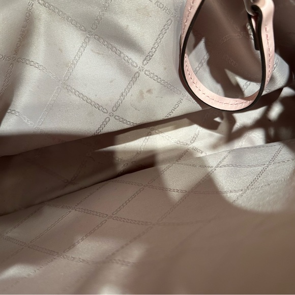 Michael Kors Leather Baby Pink Tote Bag. - Picture 4 of 10
